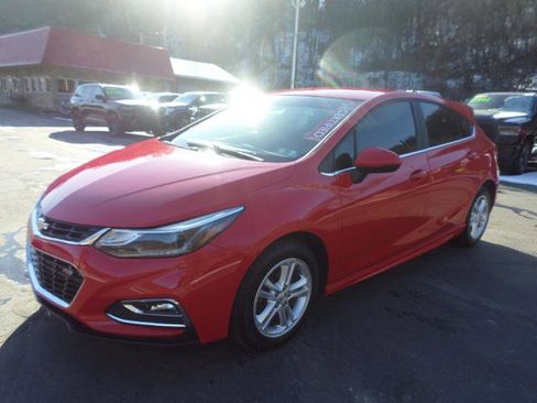 Used 2017 Chevrolet Cruze LT w/ Convenience Package image 3