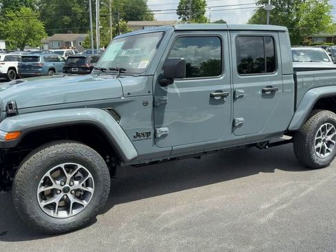 New 2026 Jeep Gladiator Sport AWD/4WD image 3