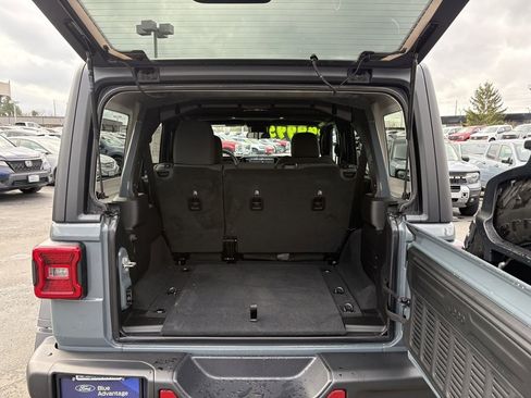 Used 2025 Jeep Wrangler Unlimited Rubicon w/ Steel Bumper Group image 8