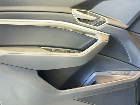 Used 2021 Audi e-tron Premium w/ Convenience Plus Package image 16