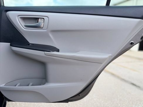 Used 2017 Toyota Camry SE FWD image 22