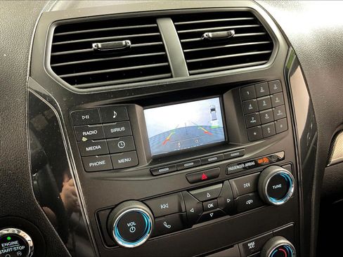 Used 2018 Ford Explorer XLT FWD image 14