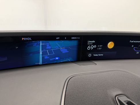 Used 2024 Lincoln Nautilus Reserve w/ Equipment Group 202A image 10