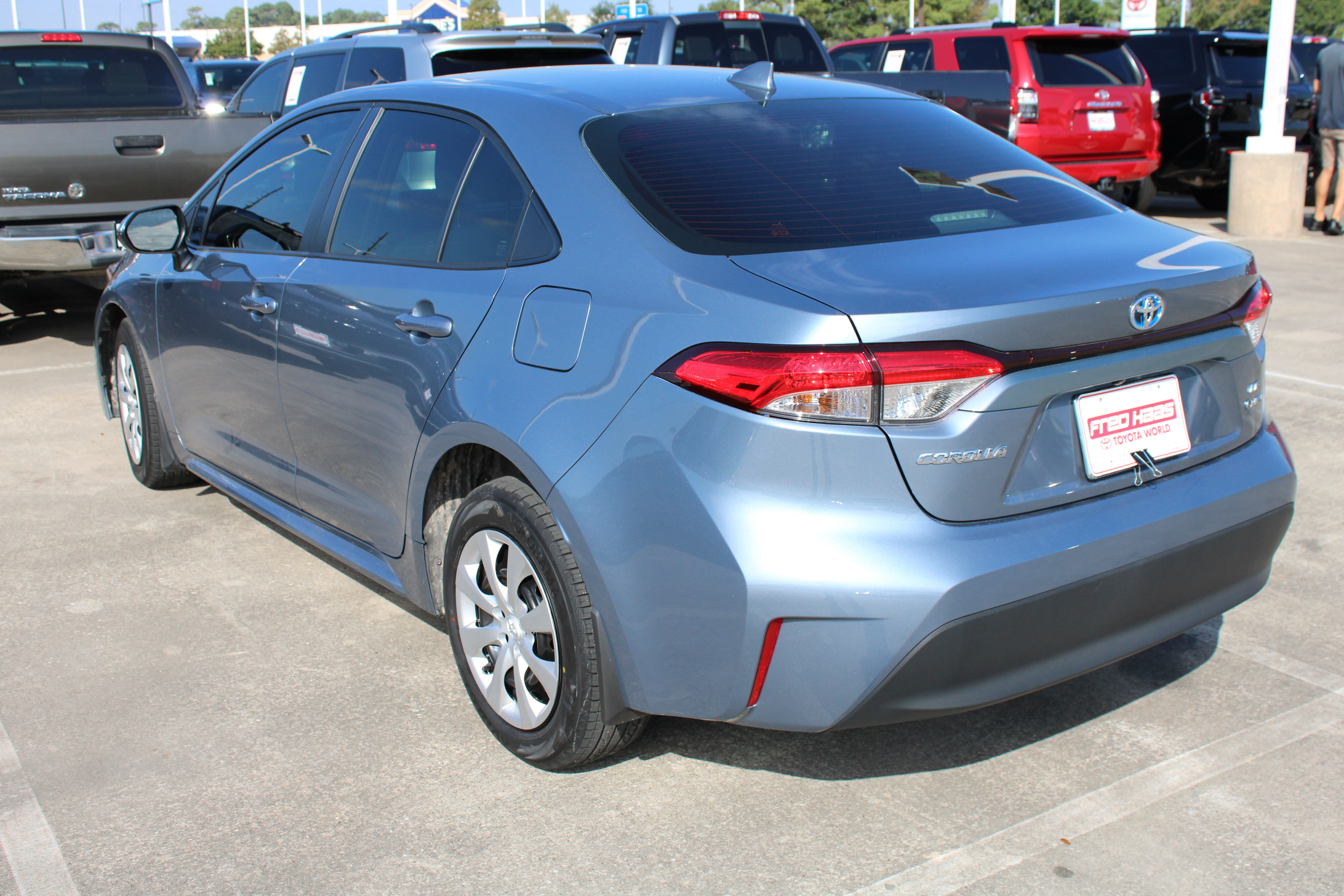 Used 2025 Toyota Corolla LE FWD image 5