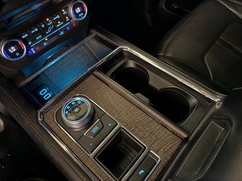 Used 2018 Ford Expedition Limited RWD image 50