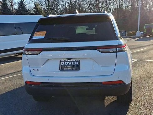 Certified 2024 Jeep Grand Cherokee Altitude image 7