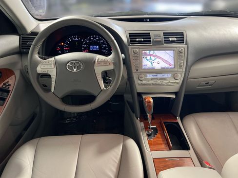 Used 2011 Toyota Camry XLE w/ SE/XLE Extra-Value Pkg FWD image 23