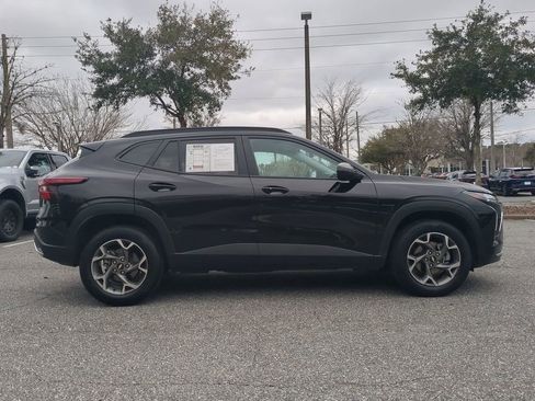 Used 2025 Chevrolet Trax LT w/ LT Convenience Package image 4