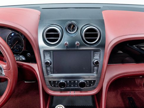 Used 2020 Bentley Bentayga AWD/4WD image 43