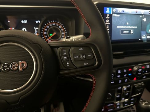 Used 2024 Jeep Wrangler Unlimited Rubicon w/ Convenience Group image 23