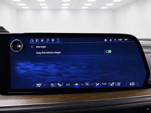 Used 2026 Chevrolet Suburban High Country AWD/4WD image 46