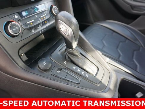 Used 2018 Ford Focus SE w/ SE Appearance Package image 15