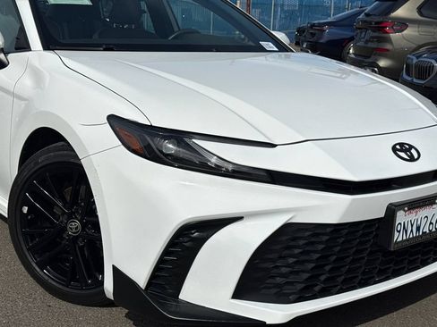 Used 2025 Toyota Camry SE w/ Convenience Package FWD image 6