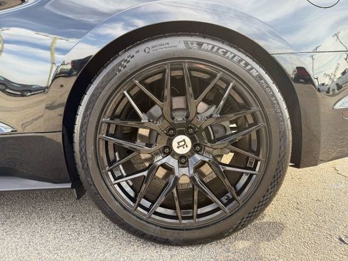 Used 2015 Ford Mustang GT image 9