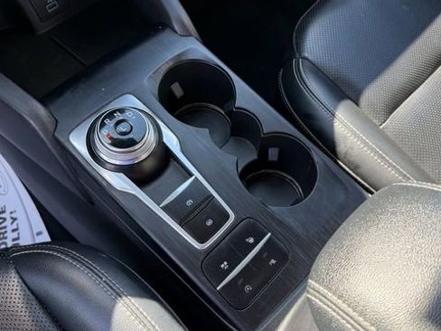 Used 2021 Ford Escape Titanium image 24