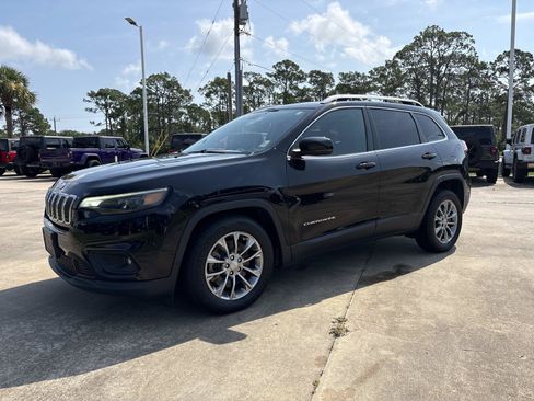 Used 2019 Jeep Cherokee Latitude Plus w/ Comfort/Convenience Group FWD image 7