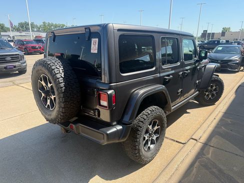 Used 2022 Jeep Wrangler Unlimited Rubicon w/ Cold Weather Group AWD/4WD image 6