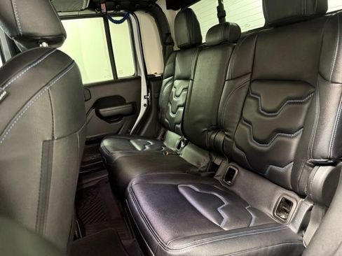 Used 2022 Jeep Gladiator Sport AWD/4WD image 26