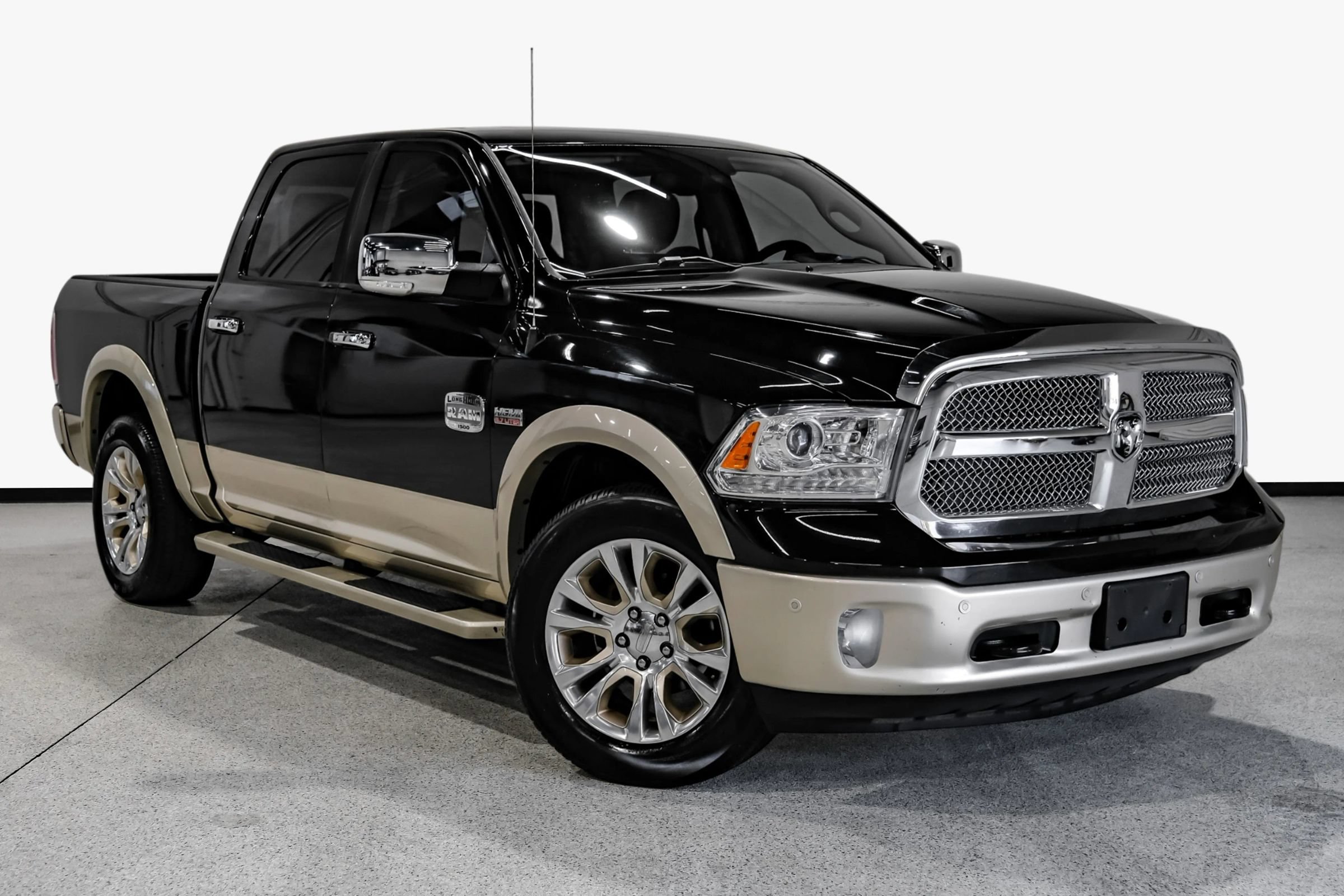 Used 2016 RAM 1500 Laramie Longhorn w/ Convenience Group AWD/4WD image 4