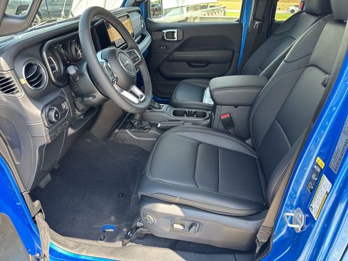 New 2025 Jeep Wrangler Sahara image 9