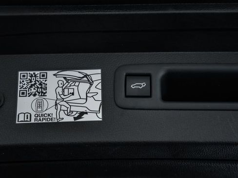 Used 2023 Toyota Highlander Limited image 10