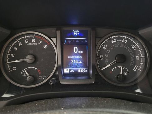Used 2023 Toyota Tacoma TRD Off-Road w/ Technology Package AWD/4WD image 21
