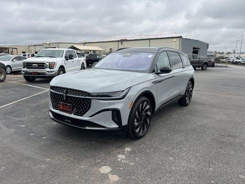 New 2026 Lincoln Nautilus Reserve w/ Jet Appearance Package image 3