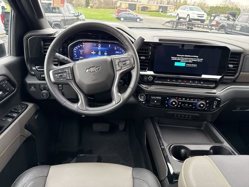 Used 2025 Chevrolet Silverado 2500 ZR2 w/ Technology Package image 12