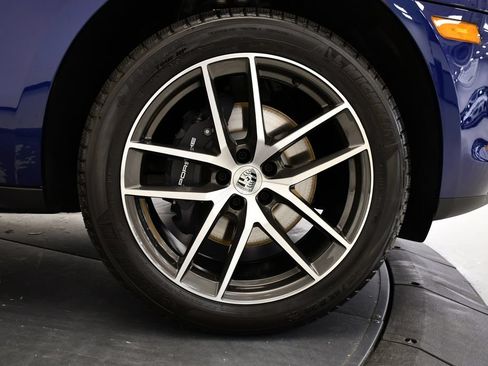 Certified 2026 Porsche Macan AWD/4WD image 19