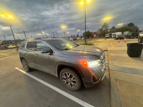 Used 2021 GMC Acadia SLT image 4