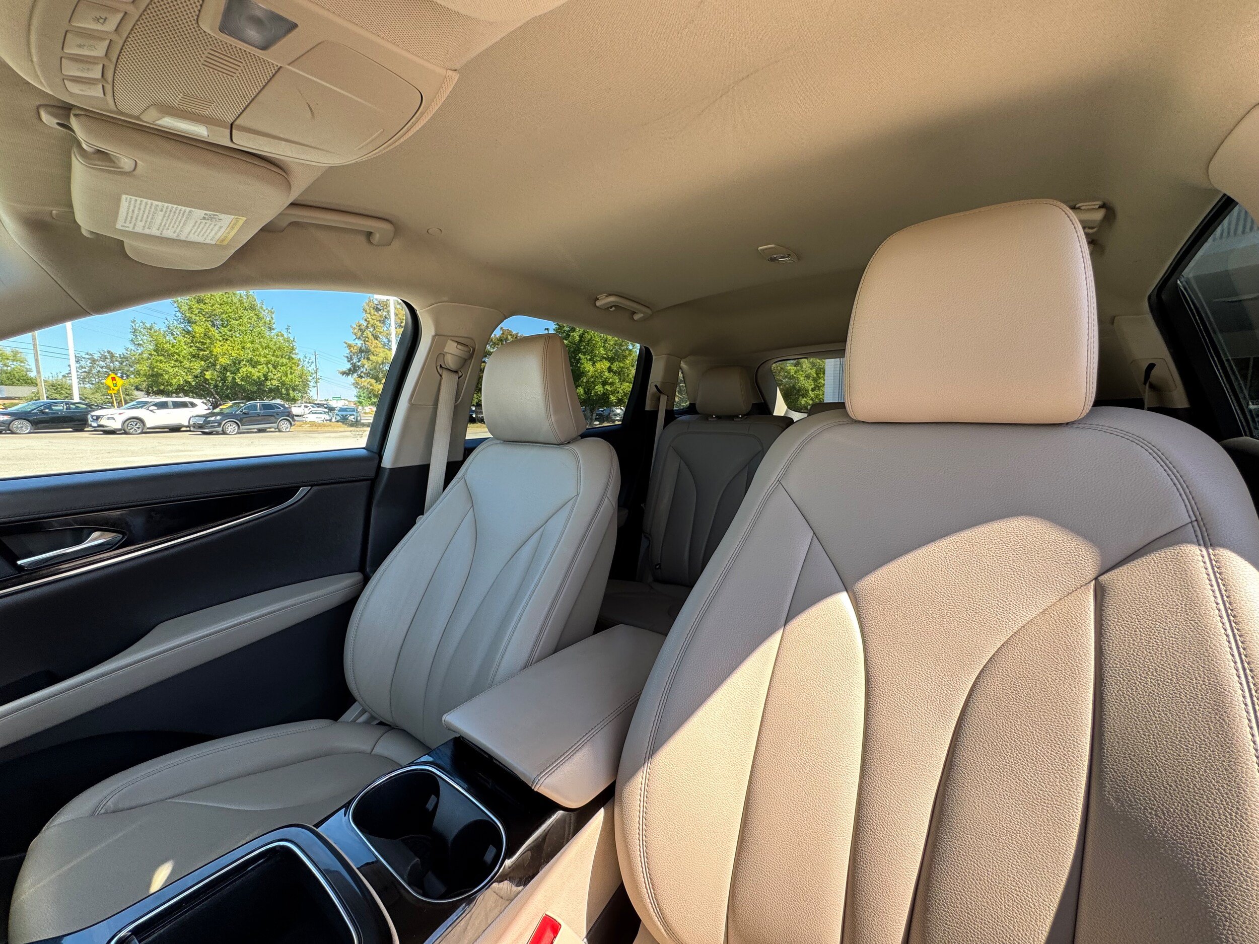Used 2023 Lincoln Nautilus FWD image 11