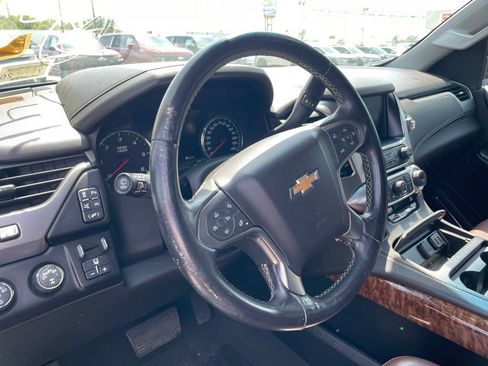 Used 2019 Chevrolet Suburban Premier w/ Premier Plus Edition AWD/4WD image 3