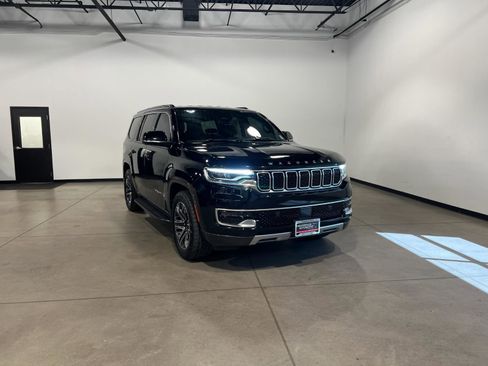 Used 2022 Jeep Wagoneer Series III w/ Flexible Seating Group AWD/4WD image 1