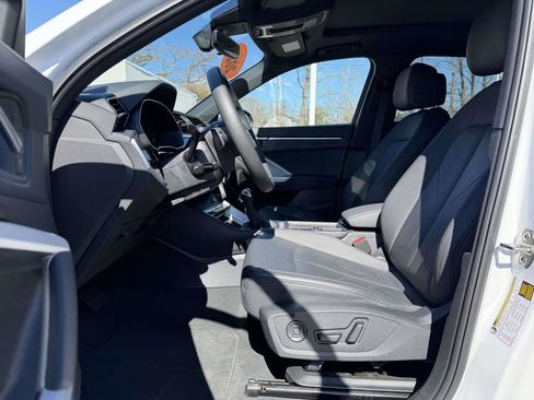 Used 2025 Audi Q3 2.0T Premium image 11