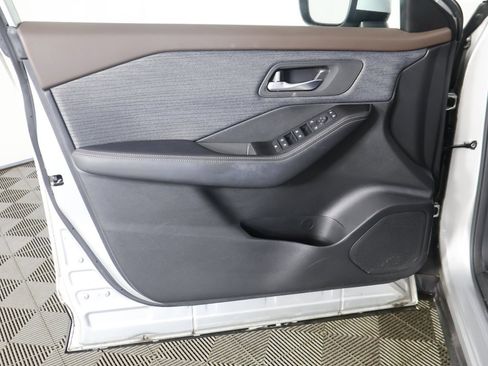 Used 2023 Nissan Rogue SV image 20