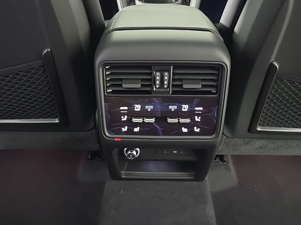 Certified 2025 Porsche Cayenne E-Hybrid Coupe AWD/4WD image 26