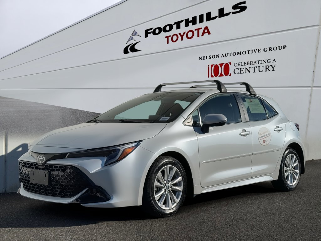 Certified 2025 Toyota Corolla SE w/ SE Package FWD image 3