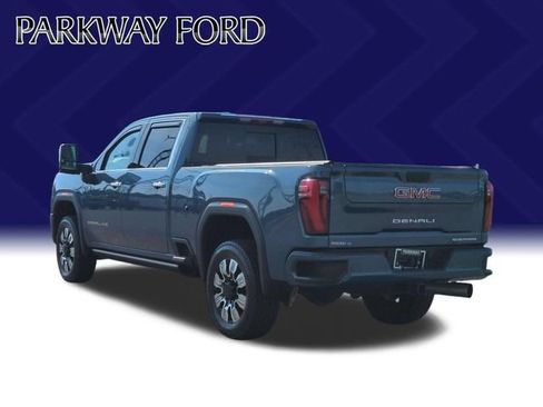 Used 2024 GMC Sierra 2500 Denali w/ Technology Package AWD/4WD image 3