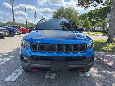 Used 2025 Jeep Compass Trailhawk AWD/4WD image 3
