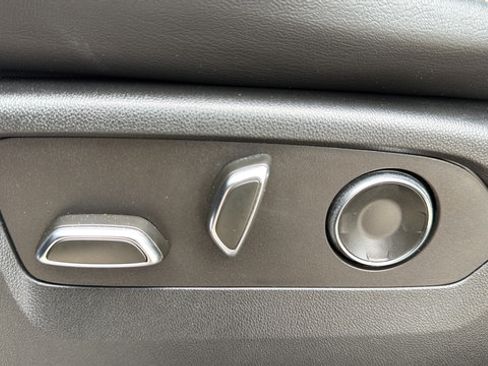 Used 2021 Cadillac Escalade ESV Premium Luxury AWD/4WD image 16