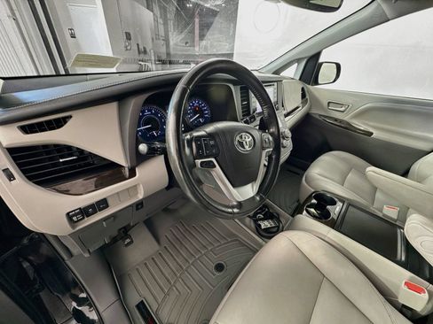 Used 2018 Toyota Sienna XLE Premium w/ Outdoor Package AWD/4WD image 9