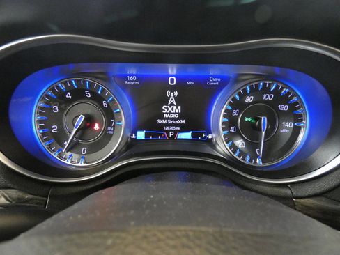 Used 2017 Chrysler 300 Limited image 16