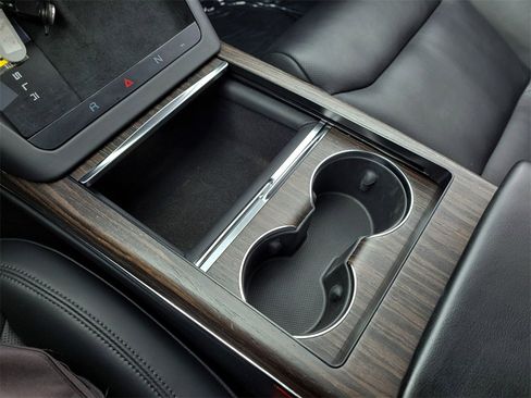 Used 2022 Tesla Model S image 16