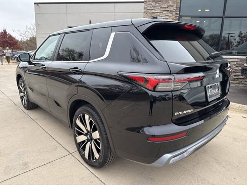 New 2026 Mitsubishi Outlander SE image 3