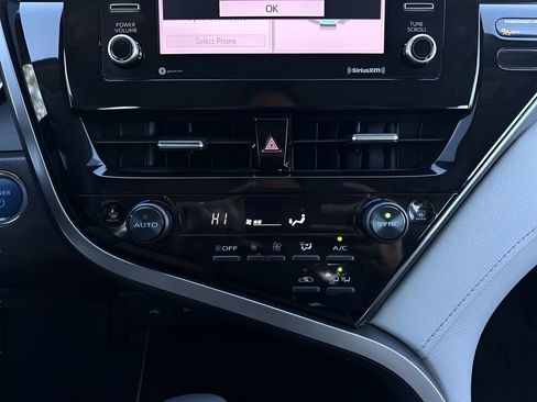 Used 2021 Toyota Camry LE image 23