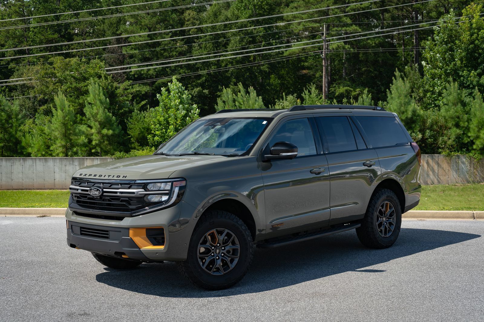 Used 2025 Ford Expedition Tremor AWD/4WD image 4
