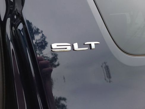 Used 2021 GMC Acadia SLT w/ Preferred Package FWD image 8