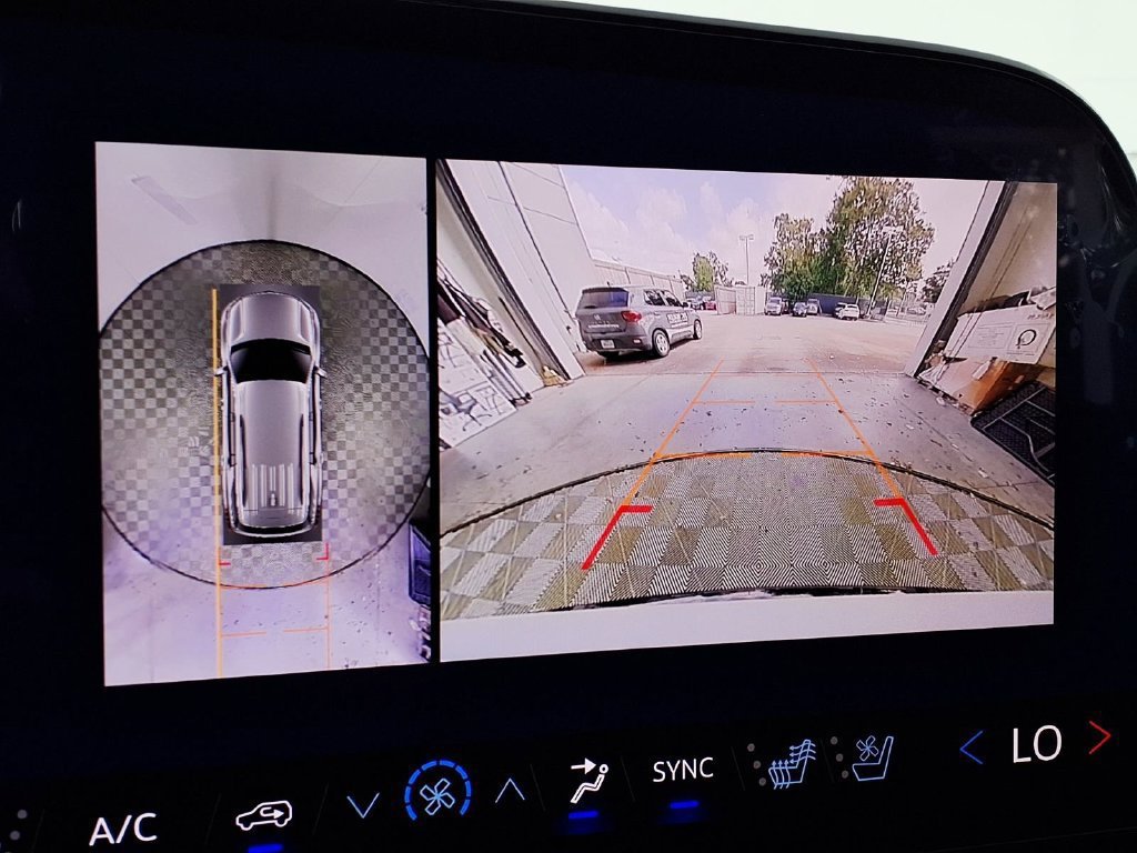 New 2027 Chevrolet Traverse RS FWD image 12