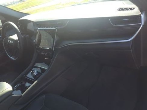 Used 2023 Jeep Grand Cherokee Altitude RWD image 29