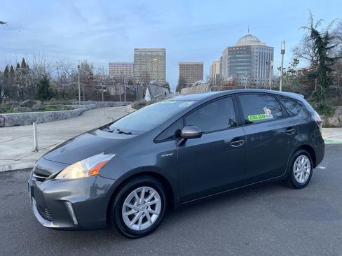 Used 2012 Toyota Prius V Three image 2